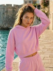 Bluza hoodie soft touch - różowy. Czerwone bluzy damskie Sinsay, l, bez wzorów, bez kaptura. Za 49.99 zł.