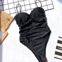 Strój kąpielowy z cienkimi ramiączkami na plażę i basen Tahmina. Stroje jednoczęściowe Intica, bez wzorów. Za 149.00 zł.