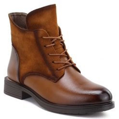 Botki damskie ocieplane camel eVento 26BT02-590. Brązowe botki damskie eVento, ze skóry ekologicznej, eleganckie, bez obcasa, bez zapięcia. Za 149.99 zł.