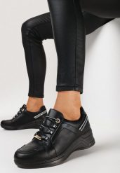Czarne Sneakersy na Niskim Koturnie z Ozdobnymi Napisami ze Skórzaną Wkładką Drilvia. Czarne obuwie sportowe damskie Born2be, bez zapięcia. Za 109.99 zł.