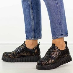 Czarne skórzane półbuty damskie Filippo Dp6846/26. Czarne półbuty damskie Filippo, na jesień, bez wzorów, z jeansu, z okrągłym noskiem, bez obcasa, na platformie, bez zapięcia. W wyprzedaży za 242.10 zł.