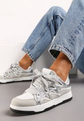 Srebrne Sneakersy z Metalicznym Błyskiem i Podwójnym Sznurowaniem Piniara. Szare obuwie sportowe damskie Renee, bez zapięcia. Za 69.99 zł.