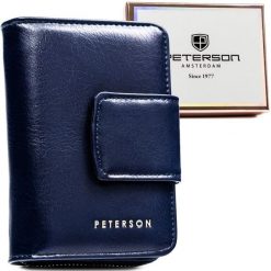 Granatowy portfel damski ze skóry ekologicznej z systemem RFID - Peterson. Niebieskie portfele damskie Peterson, bez wzorów, ze skóry ekologicznej. Za 59.99 zł.