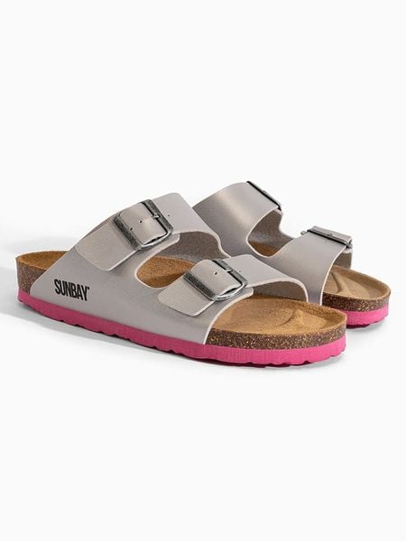 Sunbay Klapki "Trefle" w kolorze srebrnym rozmiar: 37. Szare klapki damskie Sunbay, bez wzorów, z otwartym noskiem, bez obcasa, bez zapięcia. Za 134.95 zł.