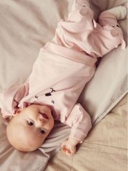 NAME IT Bluza 13212720 Różowy Regular Fit. Czerwone bluzy dziewczęce Name it, bez wzorów, z bawełny, bez ramiączek, bez kaptura. Za 99.99 zł.
