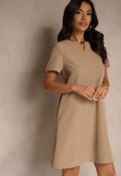 Ciemnobeżowa Trapezowa Sukienka Mini z Krótkim Rękawem i Kieszeniami Vrea. Brązowe sukienki damskie Renee, bez wzorów, eleganckie, bez ramiączek. W wyprzedaży za 87.99 zł.