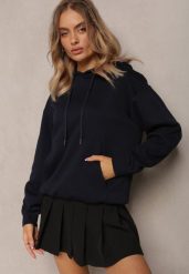 Granatowa Bluza o Fasonie Klasycznej Kangurki z Kapturem Lunamoon. Niebieskie bluzy damskie Renee, bez wzorów, z kapturem. Za 69.99 zł.