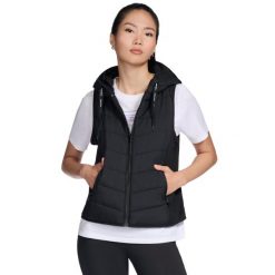 Kamizelka turystyczna damska GO Shield Performance Elite Hooded Vest. Czarne kamizelki damskie Skechers, bez wzorów, z poliesteru, bez kaptura. Za 279.99 zł.