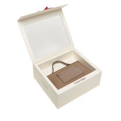 Kosmetyczka Calvin Klein. Brązowe kosmetyczki damskie Calvin Klein, bez wzorów. Za 369.99 zł.