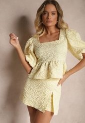 Żółte Spódnico-Spodenki High Waist w Ozdobne Kwiatuszki Nelzemis. Żółte szorty damskie Renee, bez wzorów, z podwyższonym stanem. Za 99.99 zł.