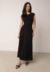 Czarna Rozkloszowana Bawełniana Sukienka Dzianinowa Mahanaim. Czarne sukienki damskie Born2be, w ażurowe wzory, z bawełny, biznesowe, bez ramiączek. Za 169.99 zł.