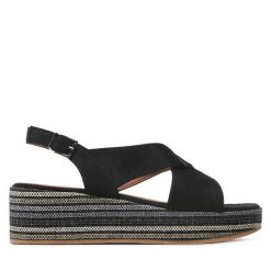 Sandały Clara Barson. Czarne sandały damskie Clara Barson, bez wzorów, bez obcasa, na płaskiej podeszwie, bez zapięcia. Za 129.99 zł.