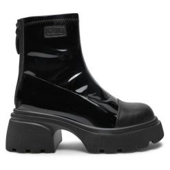 Botki GOE. Czarne botki damskie GOE, bez obcasa, na słupku, bez zapięcia. Za 419.99 zł.