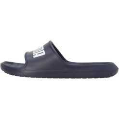 Klapki basenowe dla dorosłych Puma Divecat v2. Niebieskie klapki damskie Puma, bez wzorów, z materiału, bez obcasa, bez zapięcia. Za 159.99 zł.
