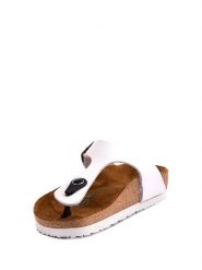 Comfortfusse Skórzane japonki w kolorze białym rozmiar: 42. Białe klapki damskie Comfortfüße, bez wzorów, z nubiku, z otwartym noskiem, bez obcasa, bez zapięcia. Za 202.50 zł.