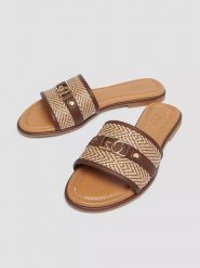 S.Oliver Klapki rozmiar: 40. Klapki damskie S.Oliver, bez wzorów, z otwartym noskiem, bez obcasa, bez zapięcia. Za 109.78 zł.