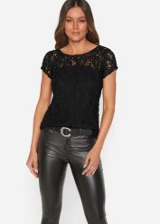 Bluzka shirtowa z koronką. Białe bluzki damskie bonprix, z aplikacjami, z koronki, eleganckie, bez kołnierzyka, bez ramiączek. Za 169.99 zł.