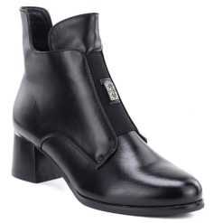 Botki damskie ocieplane na klocku czarne Potocki SZ12868. Czarne botki damskie POTOCKI, z materiału, bez obcasa, bez zapięcia. Za 169.99 zł.