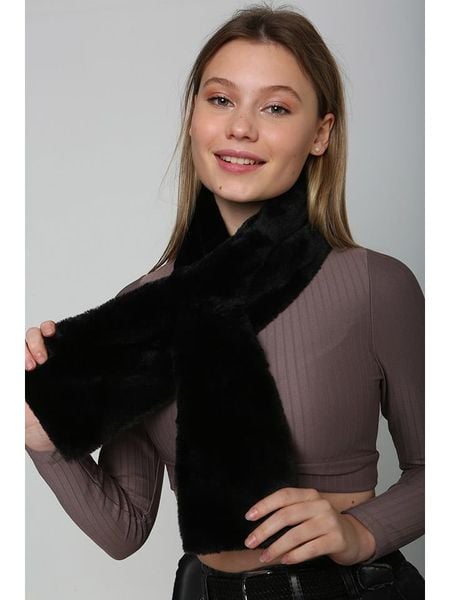 Lucky Bees Szal w kolorze czarnym - 106 x 15 cm rozmiar: onesize. Czarne szaliki damskie Lucky Bees, bez wzorów, z futra. Za 61.17 zł.