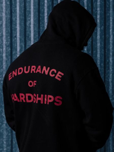 MANTO bluza z kapturem ENDURANCE czarna. Czarne bluzy damskie MANTO, s, bez wzorów, z bawełny, z kapturem. Za 289.00 zł.