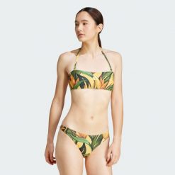 Zestaw adidas x FARM Neckholder Bikini. Zielone bikini Adidas, bez wzorów, z materiału. W wyprzedaży za 149.40 zł.