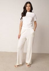 Jasnobeżowe Szerokie Spodnie z Prążkowanej Tkaniny z Wysokim Stanem Sarora. Brązowe spodnie materiałowe damskie Born2be, bez wzorów, z jeansu. Za 59.99 zł.