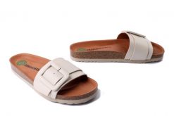 DR. BRINKMANN 700758-08 beige, klapki damskie. Brązowe klapki damskie Dr. Brinkmann, bez wzorów, bez obcasa, bez zapięcia. Za 211.92 zł.
