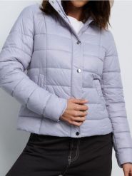 Kurtka z kapturem - niebieski. Niebieskie kurtki damskie Sinsay, l, bez wzorów, z materiału, z kapturem. Za 39.99 zł.