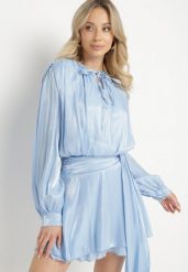 Niebieska Wiskozowa Sukienka Ozdobiona Wiązaniem i Falbanką Rallio. Niebieskie sukienki damskie Born2be, z aplikacjami, z jeansu, eleganckie, bez ramiączek. W wyprzedaży za 127.49 zł.