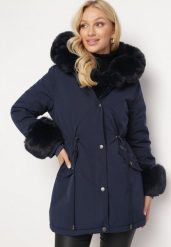 Granatowa Kurtka Parka z Futerkiem i Ściągaczem Hegade. Niebieskie kurtki damskie Born2be, l, z futra, bez kaptura. Za 339.99 zł.