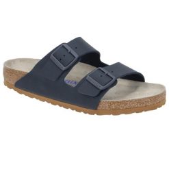 Klapki unisex Birkenstock Arizona Regular. Niebieskie klapki damskie Birkenstock, bez wzorów, z materiału, bez obcasa, bez zapięcia. Za 277.00 zł.