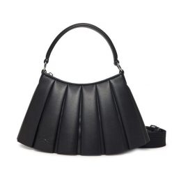 Torebka Lacoste. Czarne torebki klasyczne damskie Lacoste, bez dodatków. Za 909.99 zł.