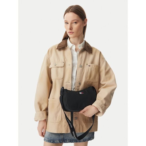 Torebka Tommy Jeans. Czarne torebki klasyczne damskie Tommy Jeans, z jeansu, bez dodatków. Za 176.99 zł.