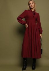Bordowa Wiskozowa Plisowana Sukienka z Wiązaniem Asorrise. Czerwone sukienki damskie Born2be, bez wzorów, z wiskozy, eleganckie, bez ramiączek. Za 169.99 zł.