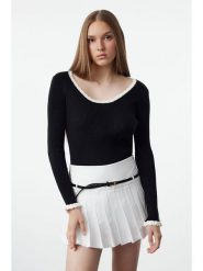 Trendyol Sweter w kolorze czarnym rozmiar: S. Czarne swetry klasyczne damskie Trendyol, s, bez kołnierzyka. Za 56.99 zł.