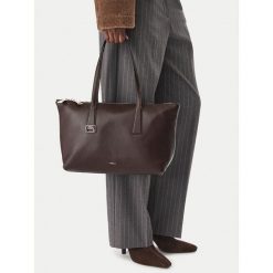 Torebka Furla. Brązowe torebki klasyczne damskie Furla, bez dodatków. Za 1,579.00 zł.