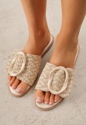 Beżowe Klapki Ozdobione Plecionką Wstawką i Klamrą Isirreia. Brązowe klapki damskie Born2be, bez wzorów, z jeansu, bez obcasa, na płaskiej podeszwie, bez zapięcia. Za 69.99 zł.