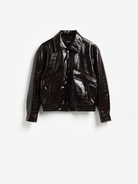 Kurtka z imitacji skóry - mahoniowy. Brązowe kurtki damskie Reserved, l, bez wzorów, ze skóry, bez kaptura. Za 259.99 zł.
