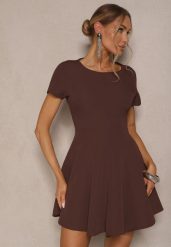 Brązowa Sukienka o Rozkloszowanym Kroju na Krótki Rękaw Zdobiona Przeszyciami Mepiza. Brązowe sukienki damskie Renee, z aplikacjami, eleganckie, bez ramiączek. W wyprzedaży za 75.99 zł.