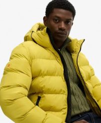 Superdry Pikowana kurtka sportowa z kapturem z recyklingowanego poliestru. Żółte kurtki sportowe damskie Superdry, l, bez wzorów, z materiału, z kapturem. Za 559.35 zł.