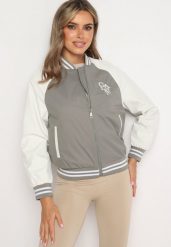 Zielona Kurtka Bomberka w Sportowym Stylu z Napisem Evalinas. Zielone kurtki sportowe damskie Born2be, l, bez wzorów, z jeansu, bez kaptura. Za 139.99 zł.