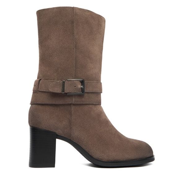 Botki Tamaris. Brązowe botki damskie Tamaris, bez obcasa, na słupku, bez zapięcia. Za 549.99 zł.