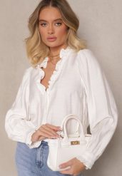 Biała Wiskozowa Koszula Zdobiona Falbankami Hanerina. Białe koszule damskie Renee, na jesień, l, z aplikacjami, z jeansu, eleganckie, bez kołnierzyka, bez ramiączek. Za 89.99 zł.