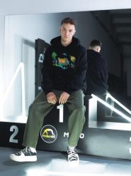 MANTO bluza z kapturem REFLECTION OVERSIZE czarna. Czarne bluzy damskie MANTO, l, bez wzorów, z bawełny, z kapturem. Za 289.99 zł.