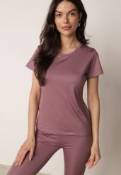 Fioletowy Gładki T-shirt o Klasycznym Kroju Lycoris. Fioletowe t-shirty damskie Born2be, l, bez wzorów, z jeansu, bez kołnierzyka. Za 29.99 zł.