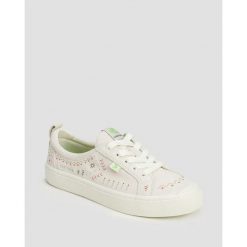 Trampki ze skóry zamszowej Cariuma OCA Suede Smoke White Embroidered. Białe trampki damskie CARIUMA, bez wzorów, ze skóry, bez zapięcia. W wyprzedaży za 338.25 zł.