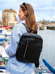 Victor & Hugo Paris Skórzany plecak "Nino" w kolorze czarnym - 30 x 37 x 8,5 cm rozmiar: onesize. Czarne plecaki Victor & Hugo Paris, bez wzorów, z materiału. Za 422.05 zł.