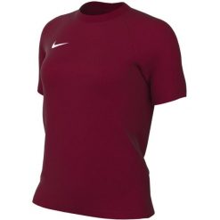 Koszulka damska Nike Dri-FIT Park VIII bordowa. Czerwone bluzki damskie Nike, bez wzorów, z poliesteru, sportowe, bez kołnierzyka, bez ramiączek. Za 66.99 zł.