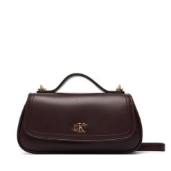 Torebka Calvin Klein. Czerwone torebki klasyczne damskie Calvin Klein, bez dodatków. Za 409.99 zł.