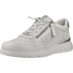 Buty CARMELA 163096C Biały. Białe obuwie trekkingowe damskie Carmela, ze skóry, bez zapięcia. Za 352.99 zł.